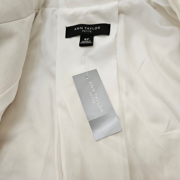 NWT Ann Taylor Women's Cream Double Button Collared Jacket. Size 4P - Picture 10 of 13